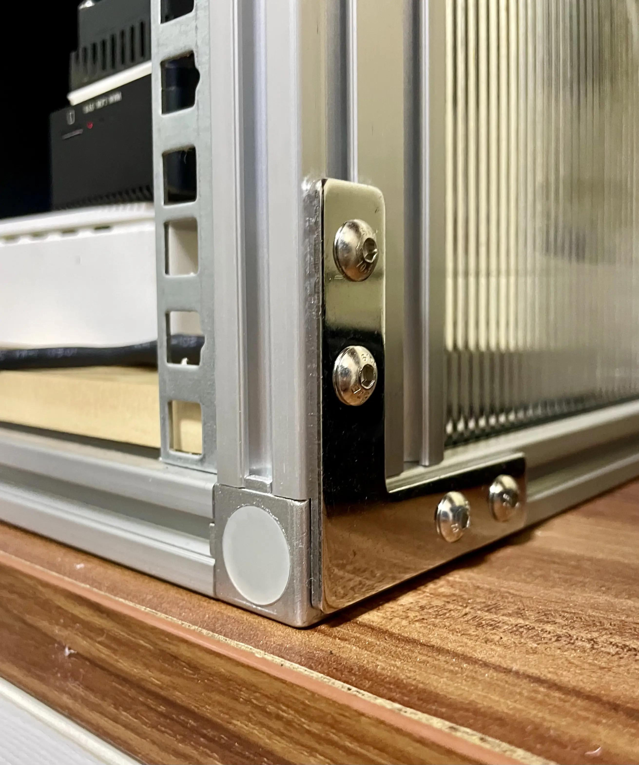 L型连接板和三通的连接方式